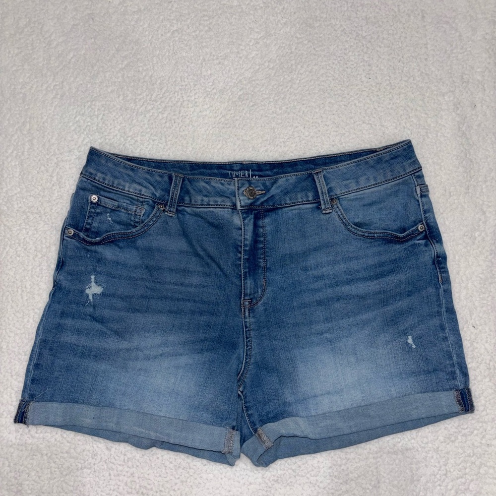 Time and Tru Classic Blue Jean Mid-Rise Shorts